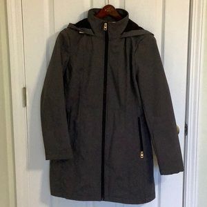 🦋 ANN KLEIN Women’s dark gray hooded raincoat, size medium